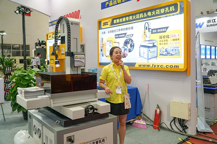 【資料】北京展現(xiàn)場(chǎng)直播圖片素材K0911張曉燕 (2).jpg