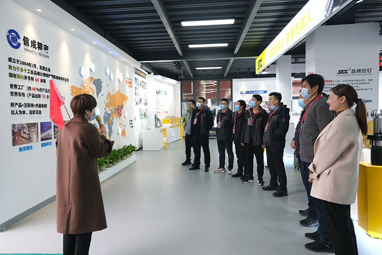 1634786249953385.jpg 【整理】泗水機床附件行業(yè)協(xié)會來訪照片L1020褚少青 (10).jpg