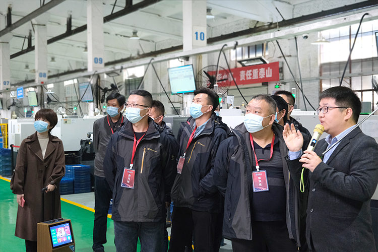 1634786263769149.jpg 【整理】泗水機床附件行業(yè)協(xié)會來訪照片L1020褚少青 (14).jpg